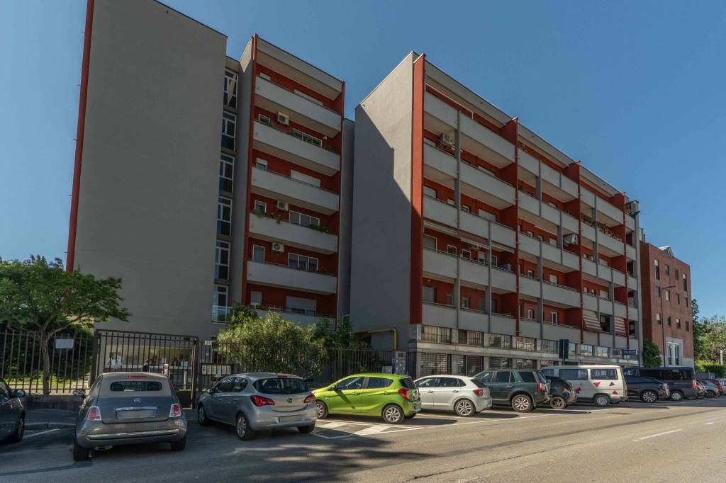 appartamento in vendita a Milano in zona Famagosta