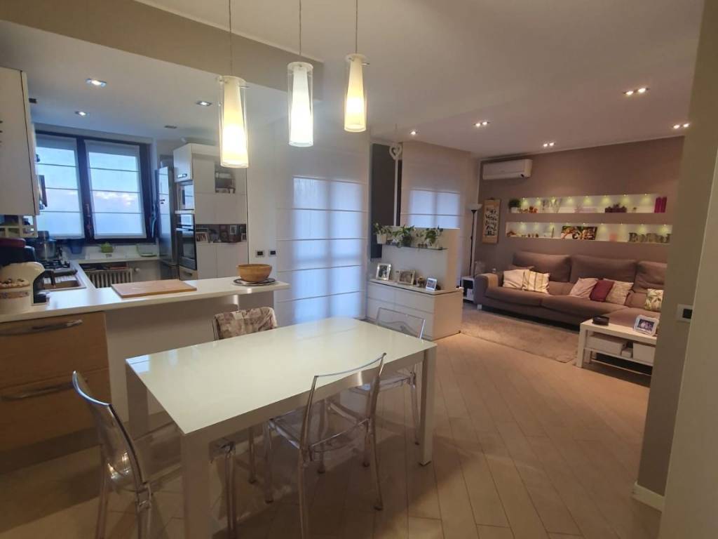 appartamento in vendita a Milano in zona Famagosta