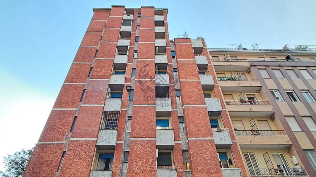 appartamento in vendita a Milano in zona Lorenteggio