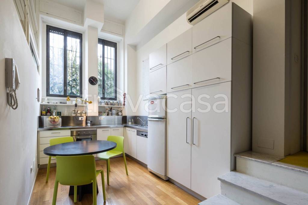 appartamento in vendita a Milano in zona Barona