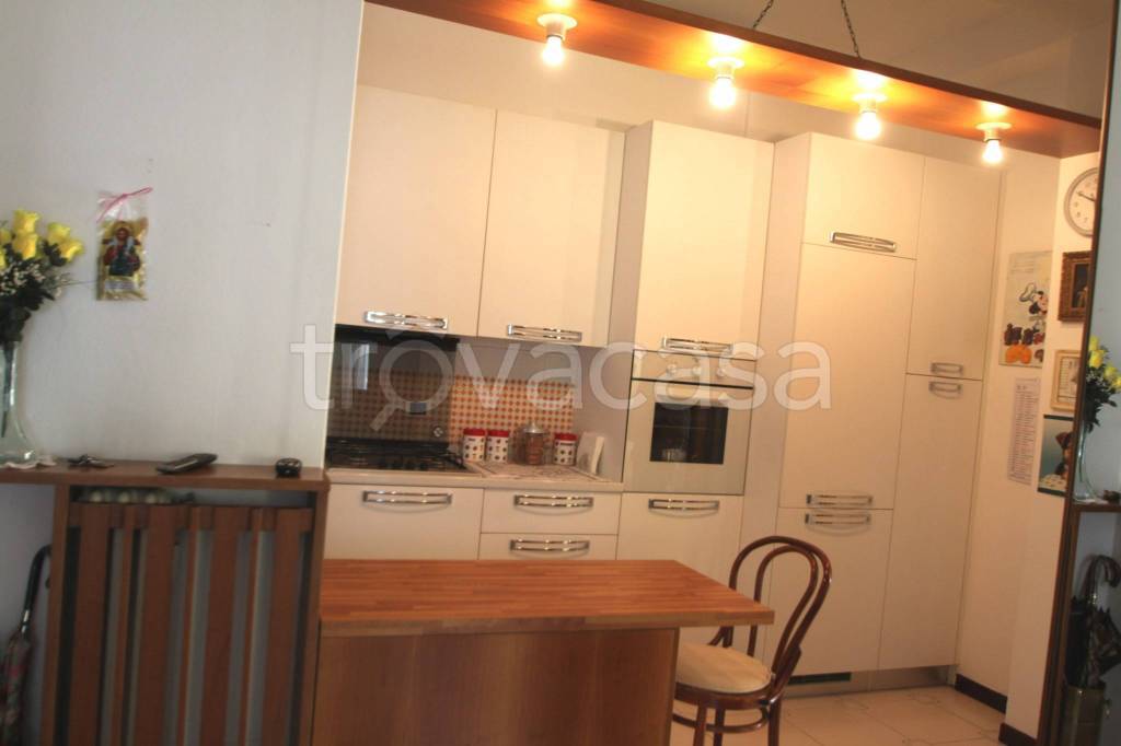 appartamento in vendita a Milano in zona Lorenteggio