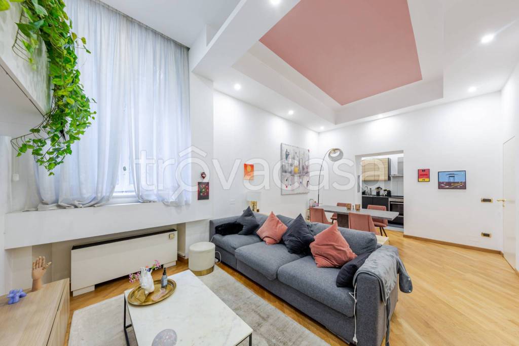 appartamento in vendita a Milano in zona Cadorna