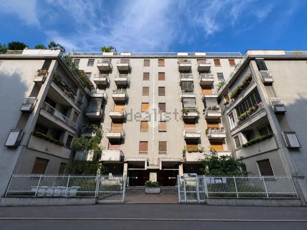 appartamento in vendita a Milano in zona Piazzale Lodi