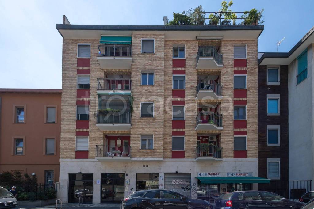 appartamento in vendita a Milano in zona Famagosta