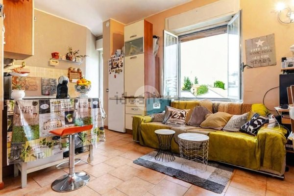 appartamento in vendita a Milano in zona Baggio