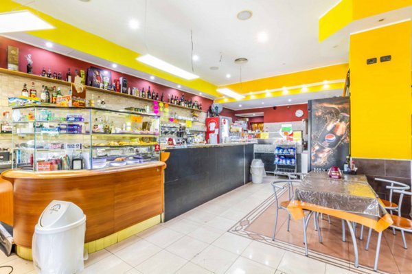 negozio in vendita a Milano in zona Garegnano