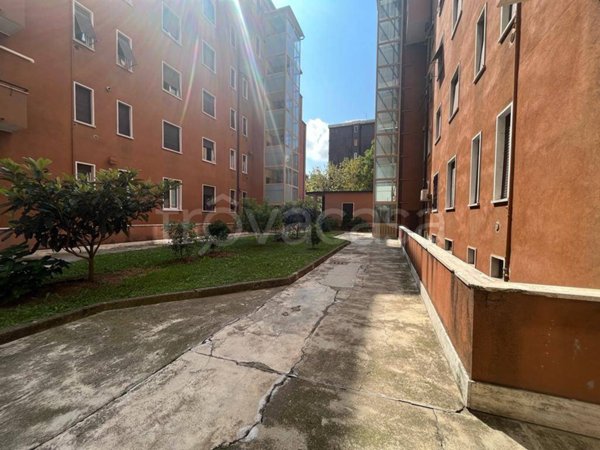 appartamento in vendita a Milano in zona Cascina dei Pomi