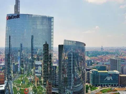 intera palazzina in vendita a Milano in zona Isola