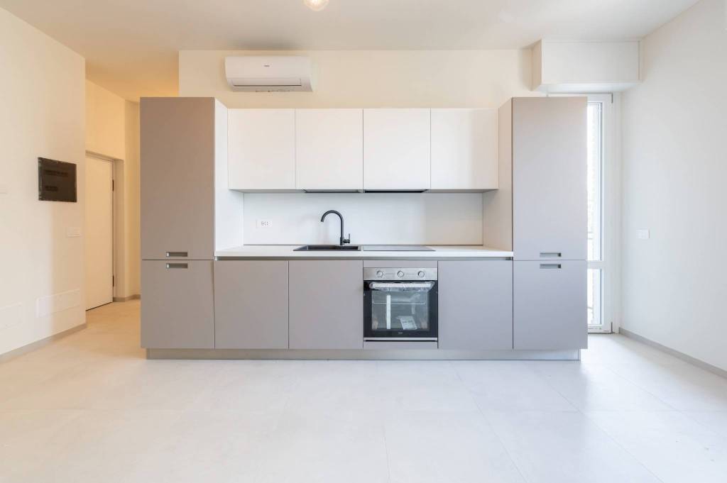 appartamento in vendita a Milano in zona Lorenteggio