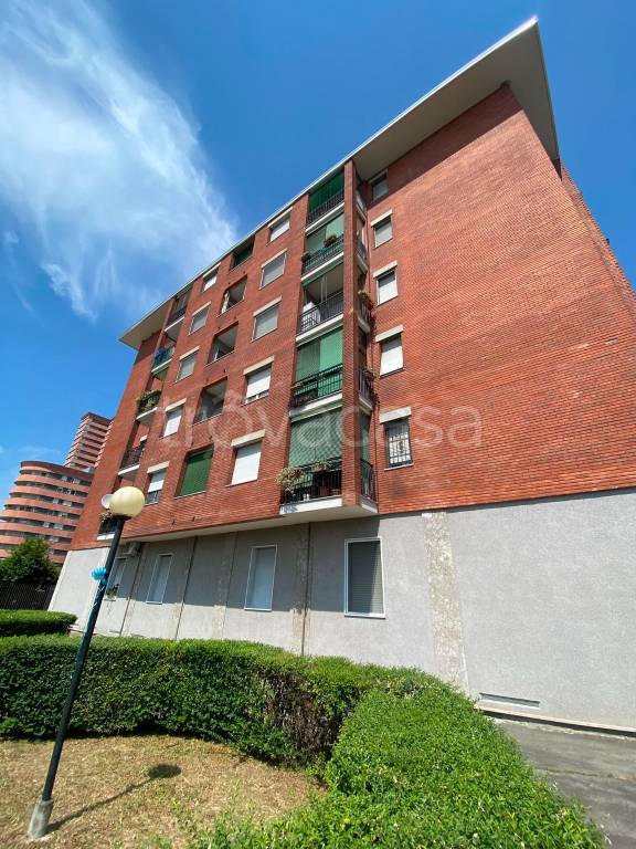 appartamento in vendita a Milano in zona Adriano