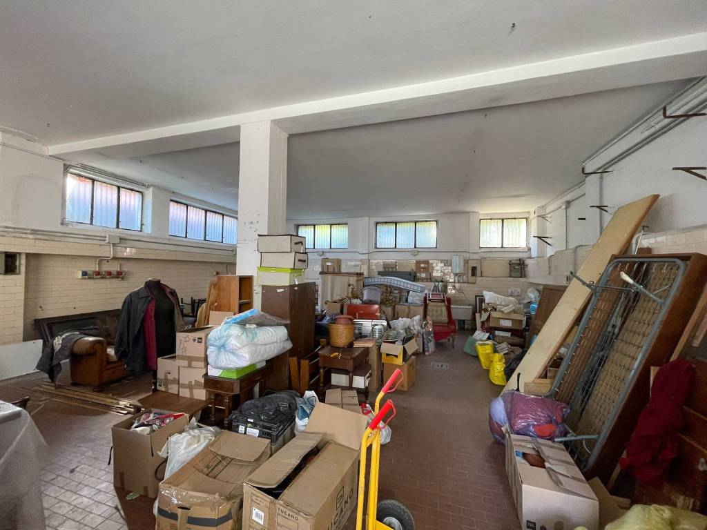 negozio in vendita a Milano in zona Crescenzago