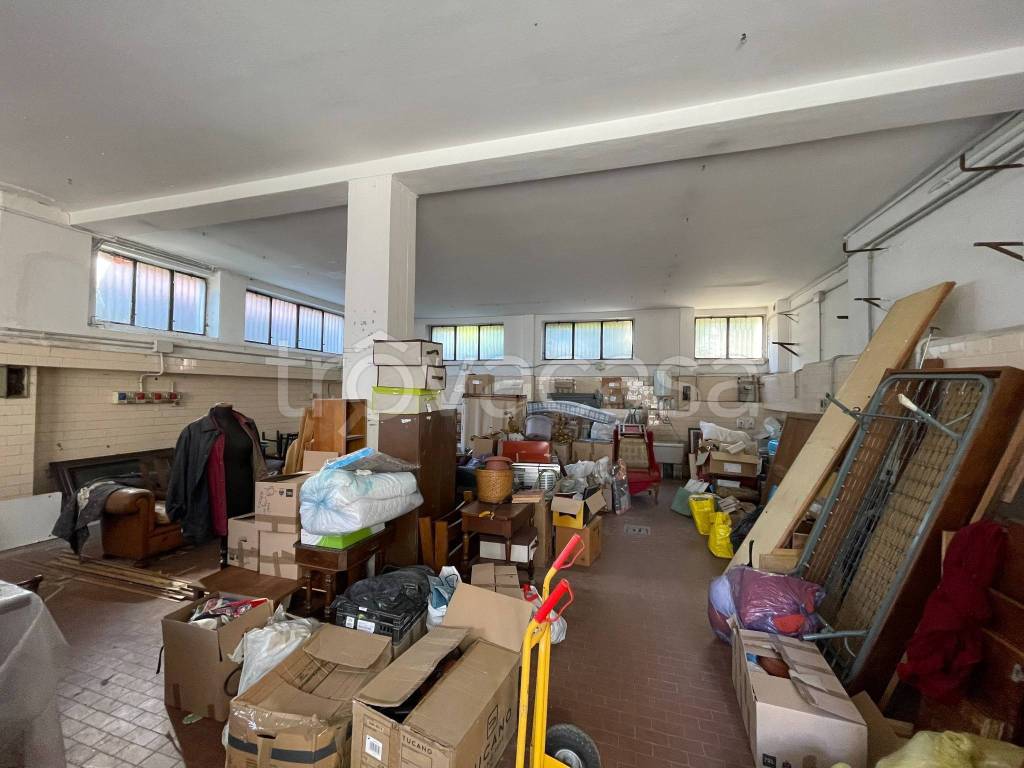 negozio in vendita a Milano in zona Crescenzago