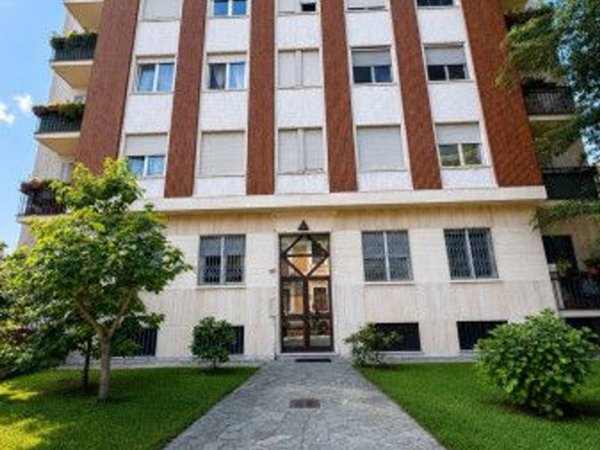 appartamento in vendita a Milano in zona Baggio