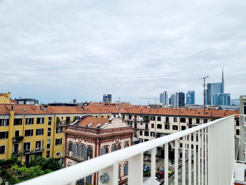 appartamento in vendita a Milano in zona Porta Volta