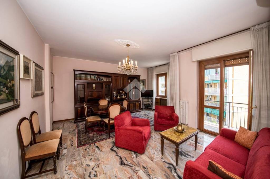 appartamento in vendita a Milano in zona Baggio