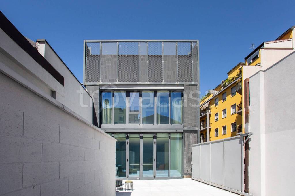 appartamento in vendita a Milano in zona Cascina dei Pomi