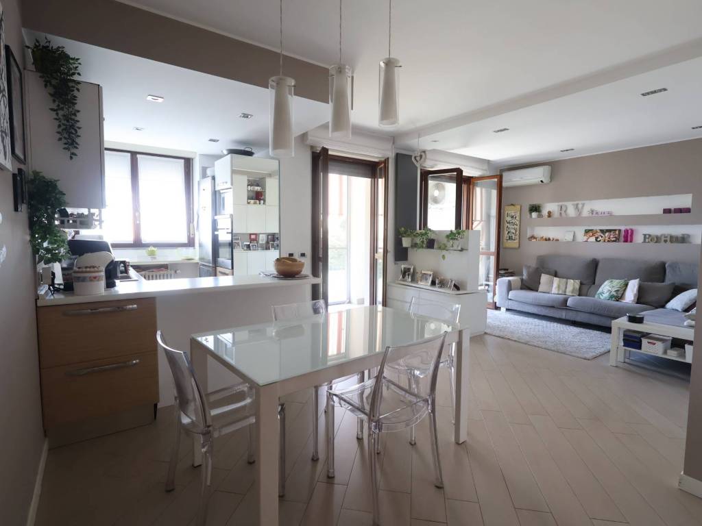 appartamento in vendita a Milano in zona Famagosta