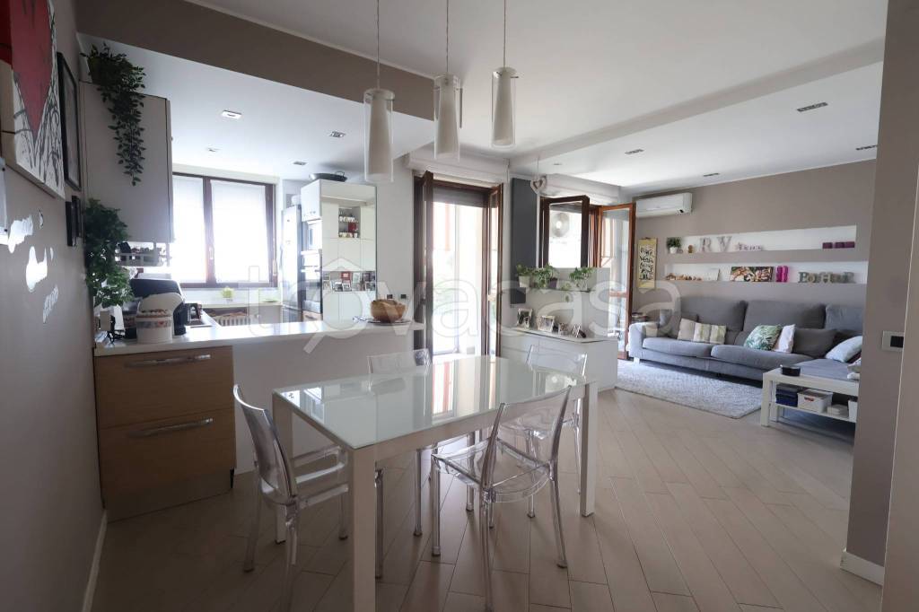 appartamento in vendita a Milano in zona Famagosta