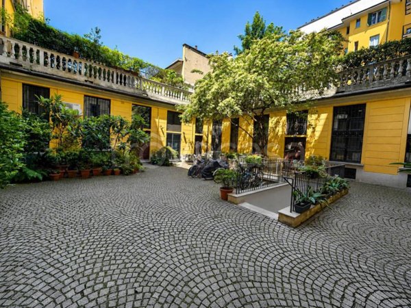 appartamento in vendita a Milano in zona Ponte Seveso