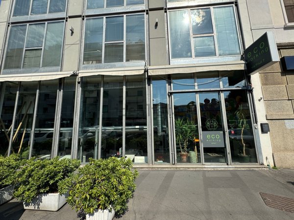 negozio in vendita a Milano in zona Porta Romana