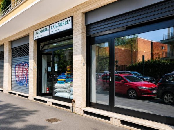 negozio in vendita a Milano in zona Solari