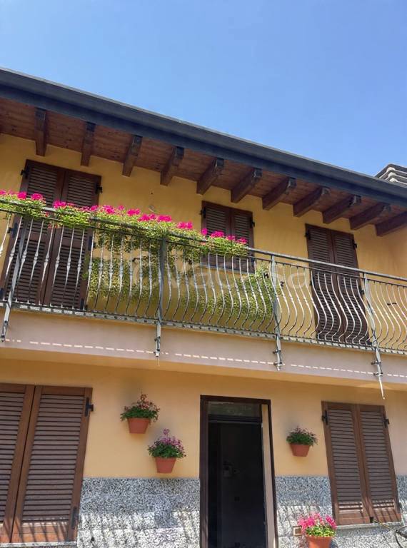 casa indipendente in vendita a Milano in zona Barona