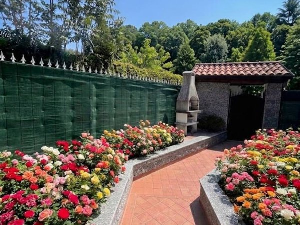 casa indipendente in vendita a Milano in zona Barona