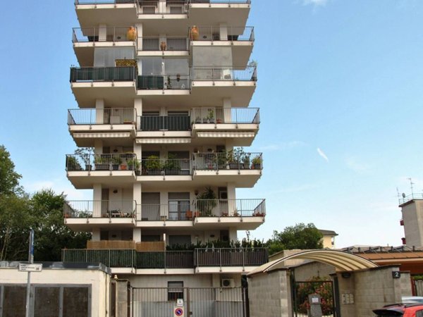 appartamento in vendita a Milano in zona Adriano