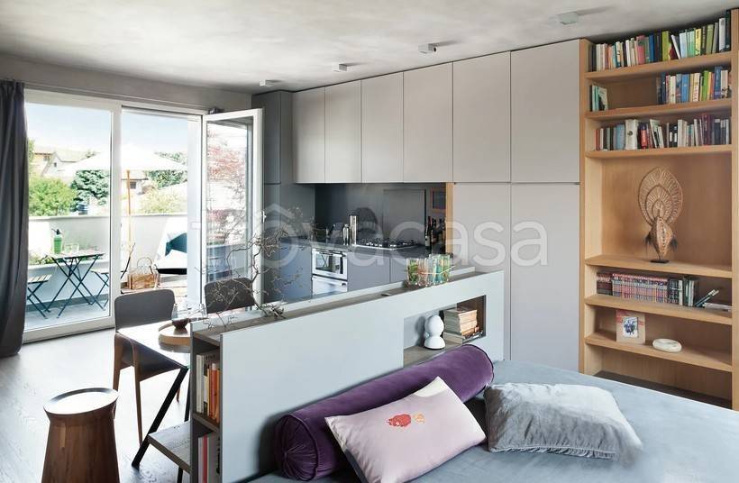 appartamento in vendita a Milano in zona Lorenteggio