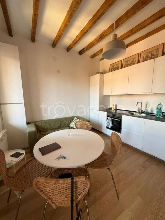 appartamento in vendita a Milano in zona Isola