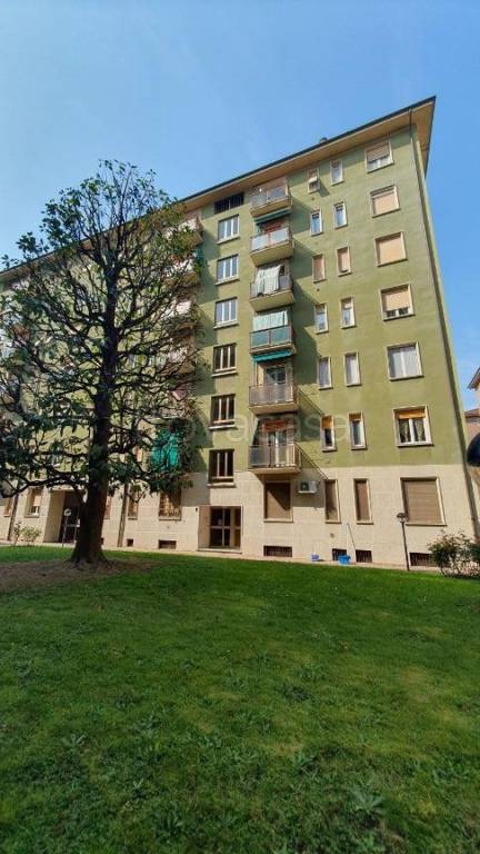 appartamento in vendita a Milano in zona Prato Centenaro
