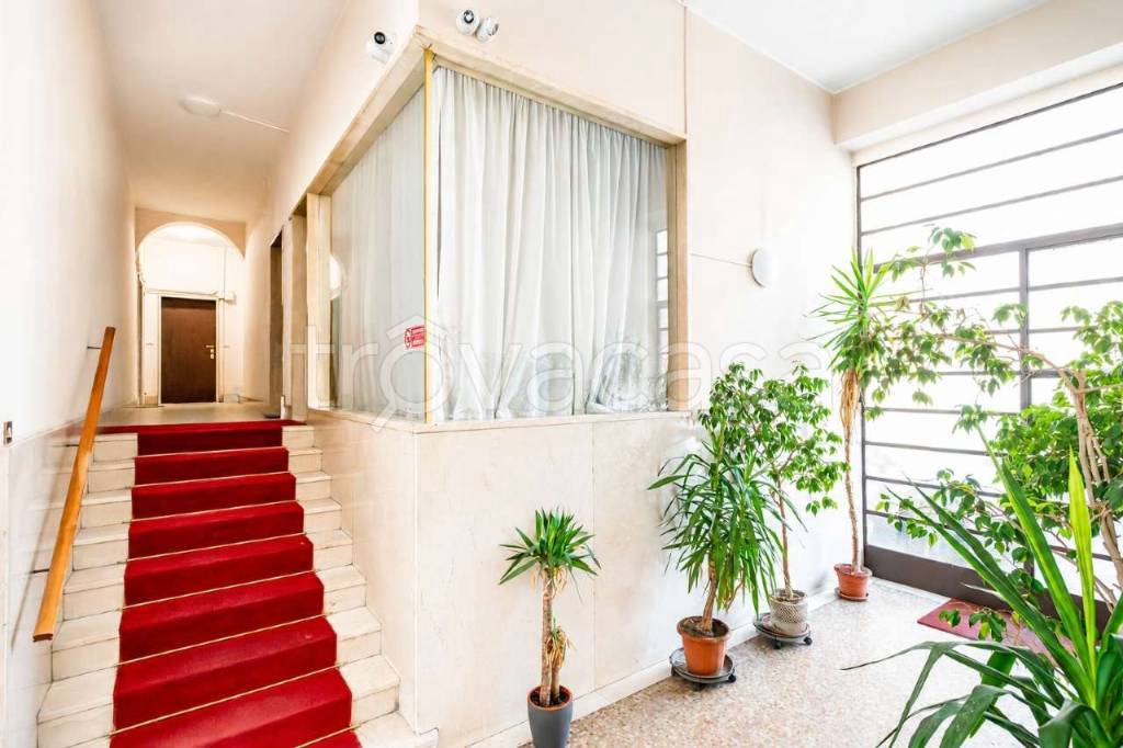 appartamento in vendita a Milano in zona Lorenteggio