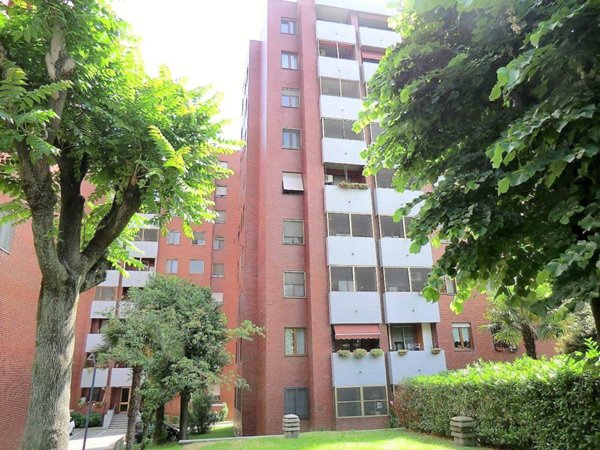 appartamento in vendita a Milano in zona Lorenteggio