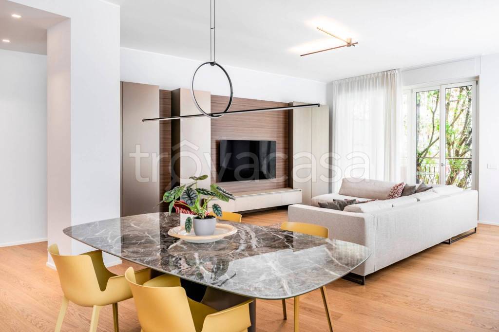 appartamento in vendita a Milano in zona Sant'Ambrogio