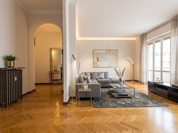 appartamento in vendita a Milano in zona Sant'Ambrogio
