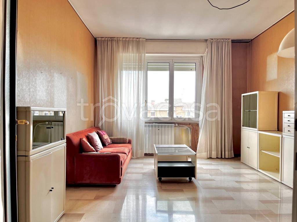 appartamento in vendita a Milano in zona Famagosta