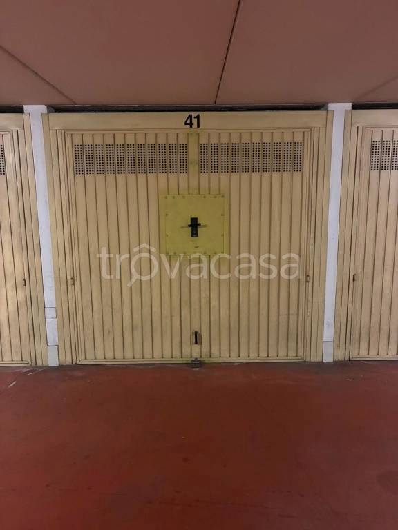 casale in vendita a Milano in zona Cascina dei Pomi