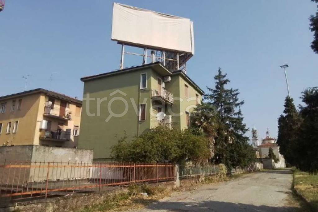 negozio in vendita a Milano in zona Musocco