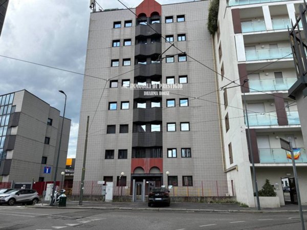 ufficio in vendita a Milano in zona Vigentino