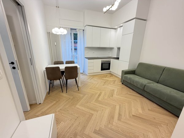 appartamento in vendita a Milano in zona Lorenteggio