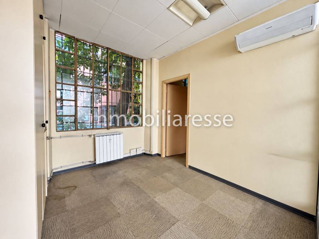 ufficio in vendita a Milano in zona Città Studi