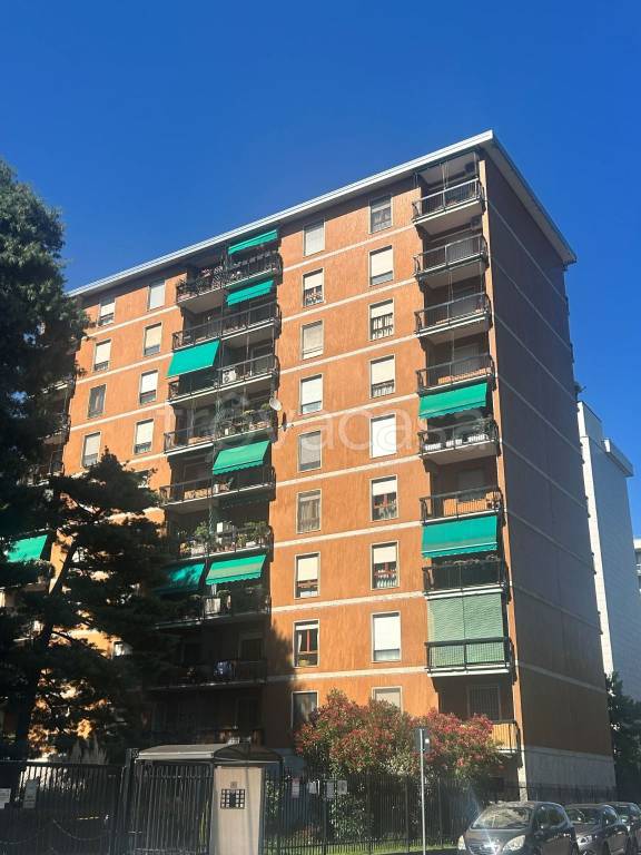 appartamento in vendita a Milano in zona Lorenteggio