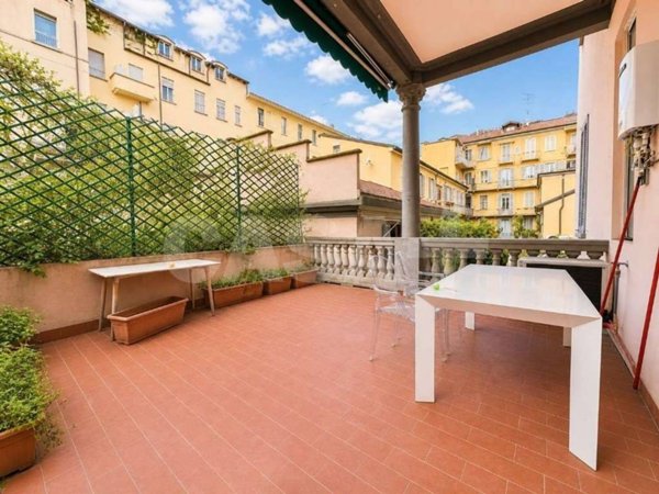 appartamento in vendita a Milano in zona Sant'Ambrogio