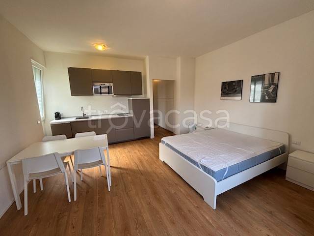 appartamento in vendita a Milano in zona Lorenteggio