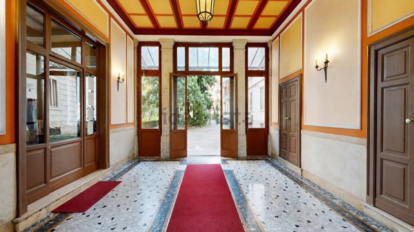 appartamento in vendita a Milano in zona Porta Garibaldi