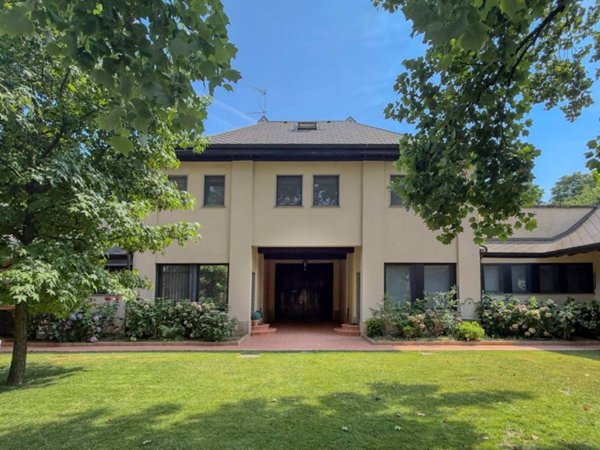 casa indipendente in vendita a Milano in zona San Siro