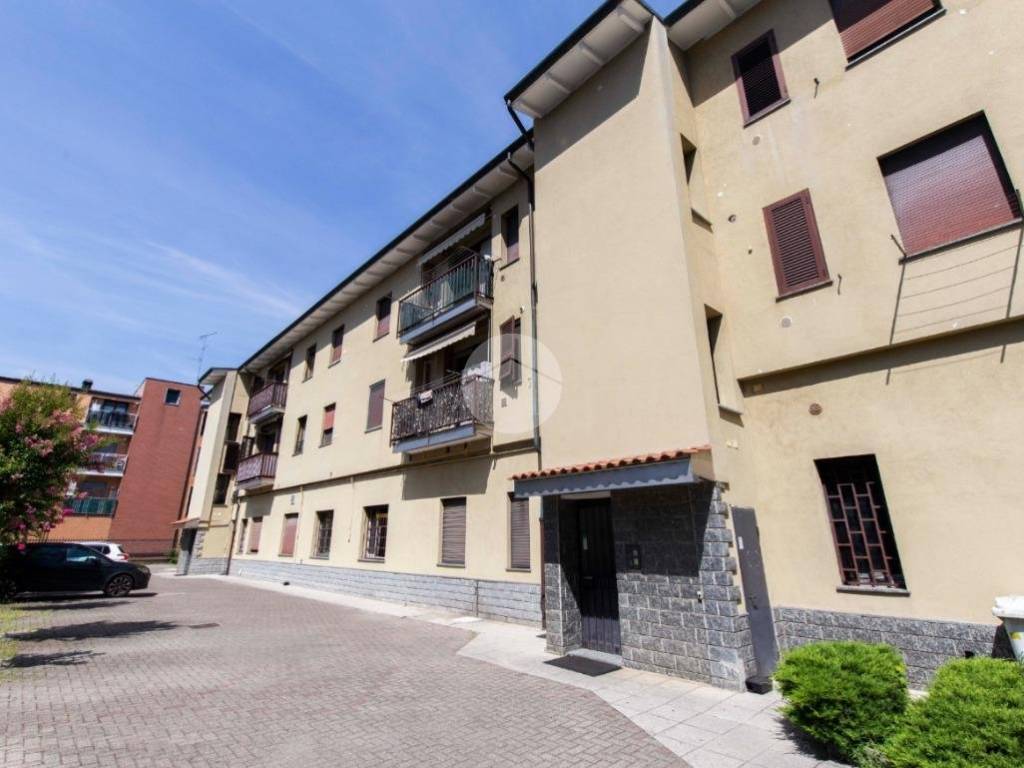 appartamento in vendita a Milano in zona Baggio