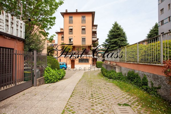 appartamento in vendita a Milano in zona Quarto Cagnino