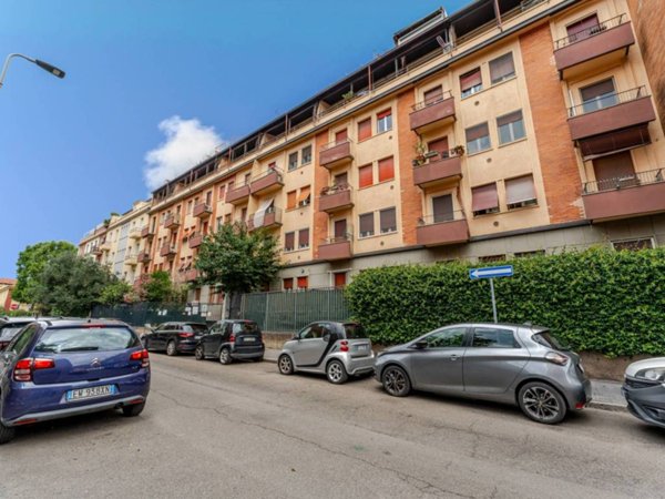 appartamento in vendita a Milano in zona Vigentino