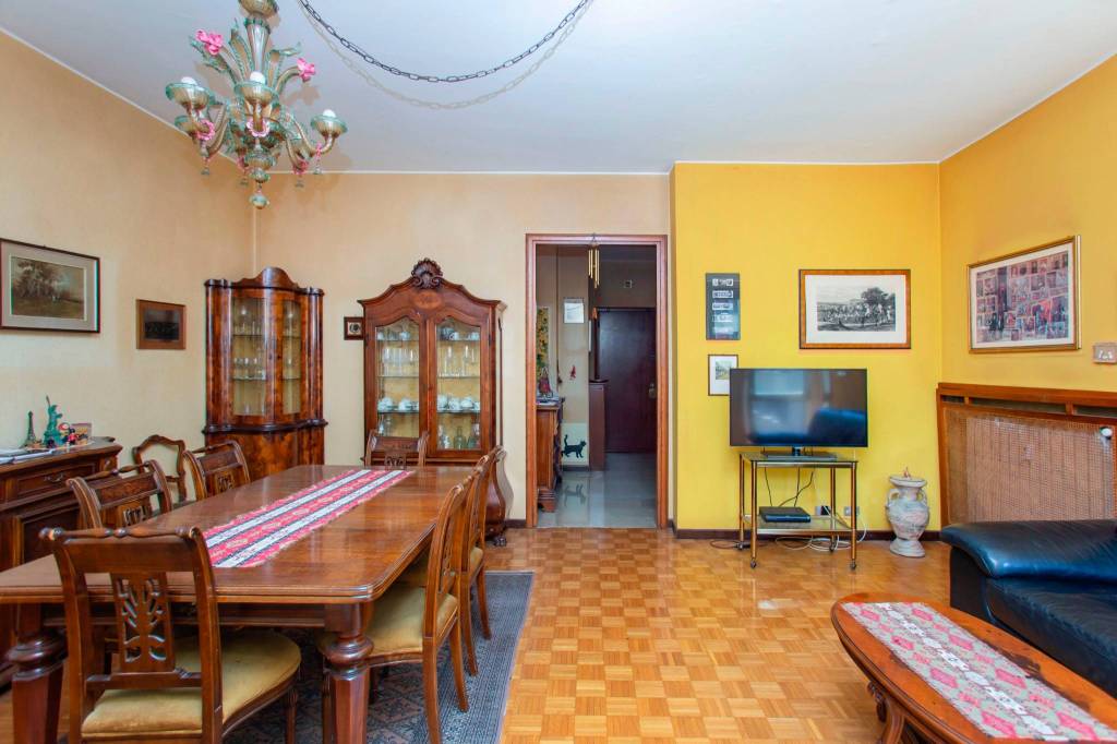 appartamento in vendita a Milano in zona Paolo Sarpi